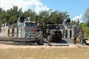 U.S. Marines transfer vehicles to ship