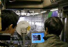 Japan Telecom succeeds with broadband test on moving train