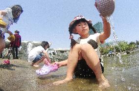Kids play on man-made beach of Fukushima aquarium