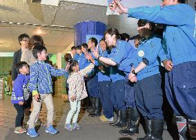 Visitors bid farewell to aquarium with 88 years of history