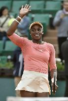 Stephens upsets V. Williams at French Open