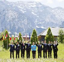 G-7 leaders in photo session