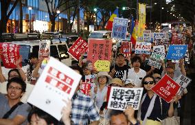 Young Japanese demonstrate against security bills