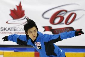 Hanyu gets ready for competition in Canada