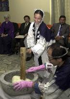 Afghans enoy making rice cake