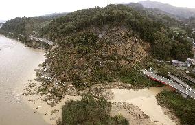 (7)Powerful quakes hit northern Japan along the Sea of Japan