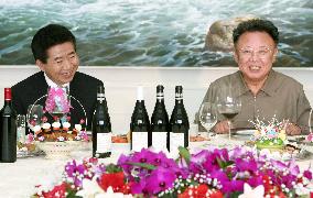 N. Korea's Kim and S. Korea's Roh chat over lunch