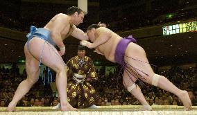 Kotooshu matches Asashoryu at 3-1 at New Year sumo