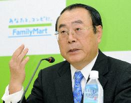 FamilyMart to acquire smaller convenience store rival am/pm