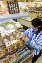 Japan convenience stores boost dessert lineups