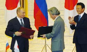 Japan, Russia adopt 12 documents including anti-terror package