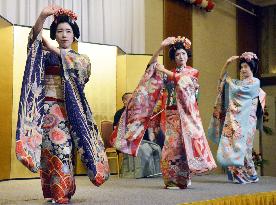 Inaugural members of 'Akita Maiko' program debut