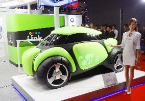 "Airbag car" to protect pedestrians exhibited at Tokyo Motor Show