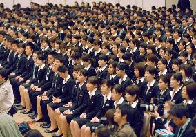 Seven & I group holds induction ceremony for 1,340 new recruits