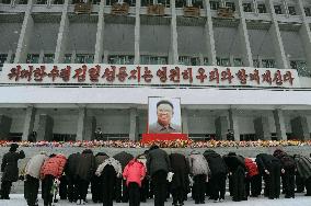 N. Korean mourn Kim Jong Il