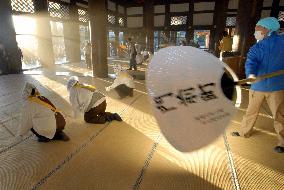 Followers clean Higashi-Honganji Temple for new year