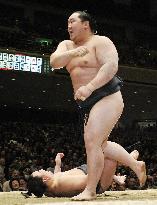 Asashoryu clinches 25th Emperor's Cup at New Year basho