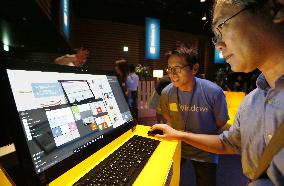 Event participant tests usability of Windows 10