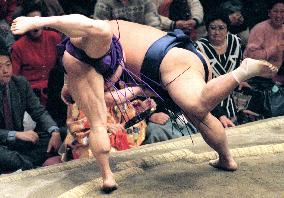 Chiyotaikai beats Waka for New Year sumo crown