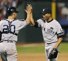 Yankees rallies past Rangers
