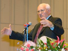 Gorbachev makes speech at Gakushuin University