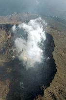 (1)Small eruption observed on Miyake Island