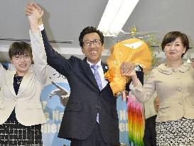 DPJ-backed Akimoto defeats LDP-backed candidate in Sapporo
