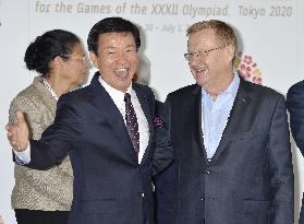 IOC's Coordination Commission head Coates inspects Makuhari Messe