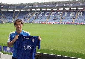 Japan striker Okazaki joins Leicester City