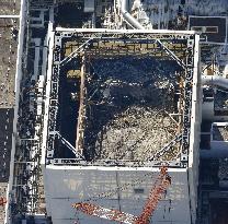 Roof panels of Fukushima Daiichi No. 1 reactor building removed
