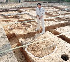 Remnants of corridor in ruins of ancient capital found in Kyoto