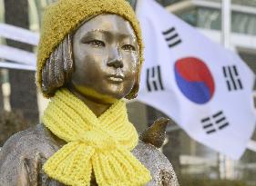 Japan, S. Korea aim to clinch "comfort women" deal