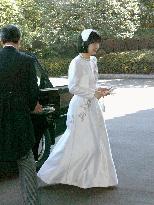 (1)Princess Sayako formally engaged to Kuroda in traditional rit