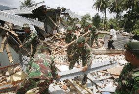 Photos from quake-hit Sumatra