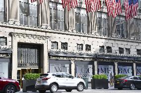 Saks Fifth Avenue resumes operation