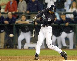 (4)Ichiro breaks MLB record for hits in a season