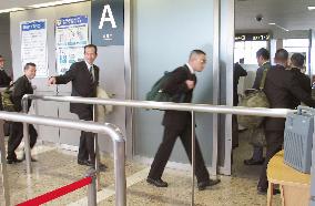 10 Iraq-bound GSDF members fly to Tokyo from Hokkaido