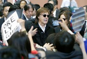 Paul McCartney arrives in Japan