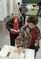 (1)Voting under way in Taiwan's legislative elections