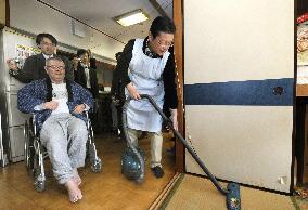 Japan welfare minister helps elderly people