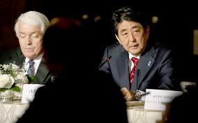 Abe meets with U.S. Chamber of Commerce chief Donohue