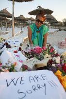 Tunisian commemorates victims of terror attack