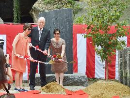 Ex-Taiwan leader Lee plants tree at northeastern Japan temple