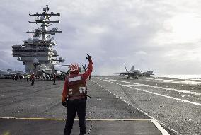 Fighter jet lands on U.S. flattop in naval drill