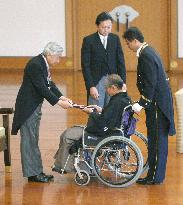 'Rakugo' storyteller given award by emperor