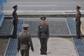 N. Korean soldiers at Panmunjeom
