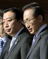 Japan PM Noda, S. Korean Pres. Lee at temple