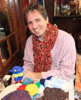 German knitter supports Tohoku people