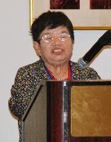 Hiroshima A-bomb survivor shows victim's photo