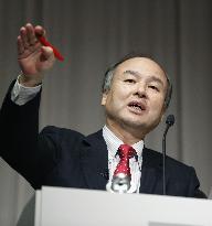 SoftBank's group net profit falls 23.9% in April-Sept.